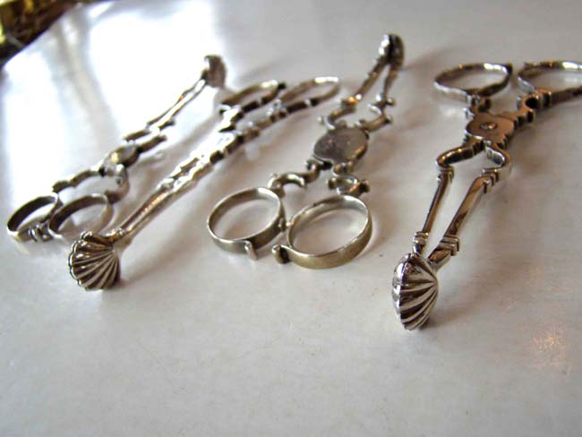 A group of four Georgian silver sugar nips circa 1739-1760 — image 2